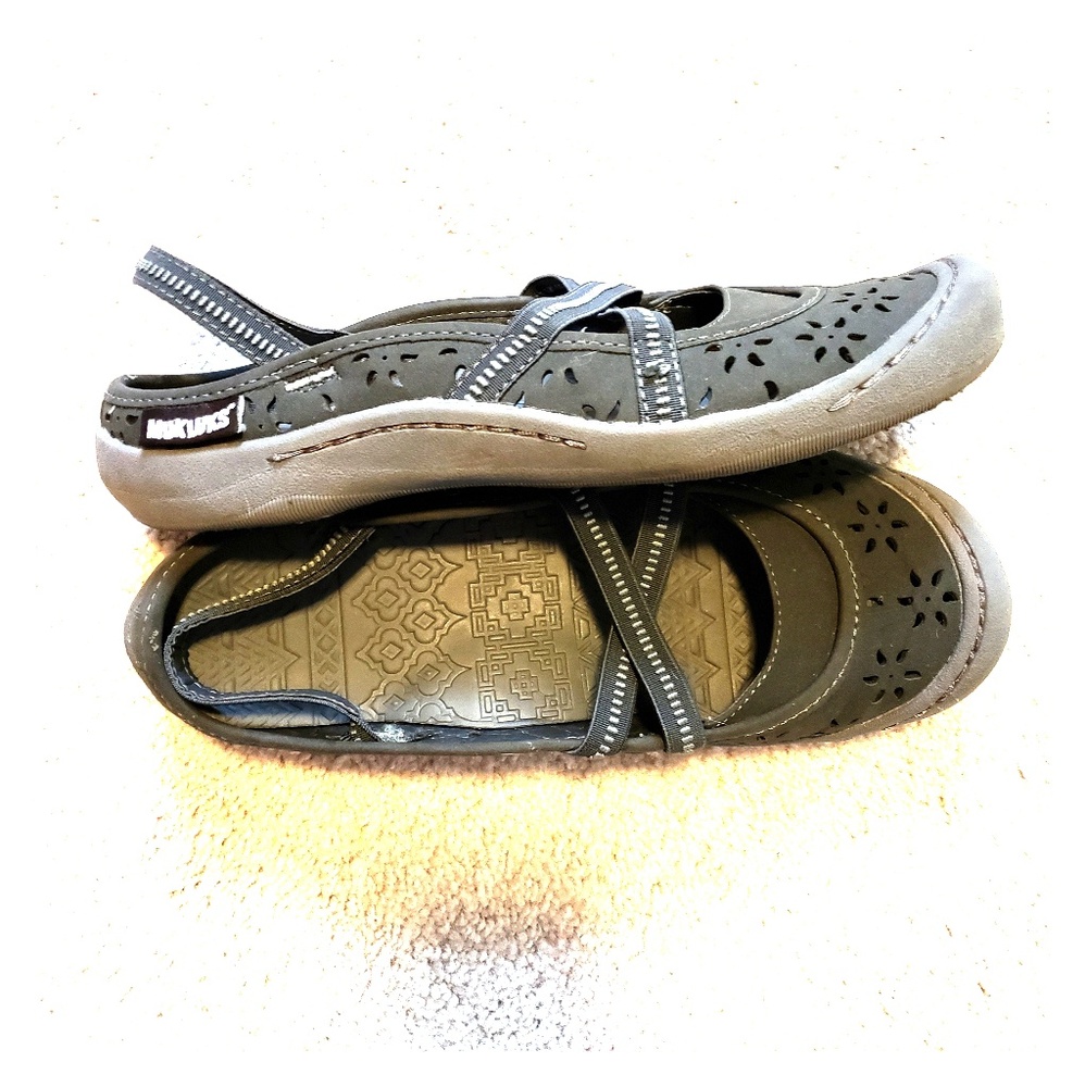 Size 8 mukluk charcoal Erin sport flat